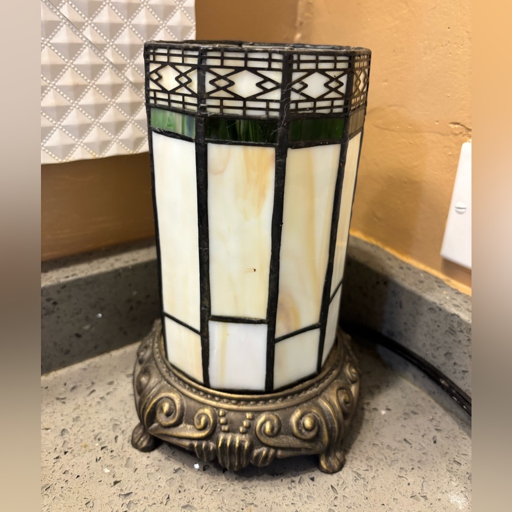Tiffany style stained glass lamp